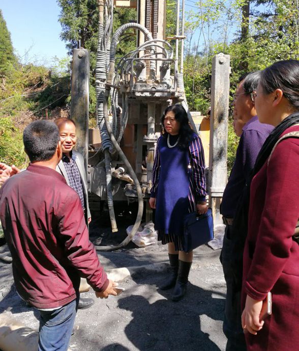 在貴州省極貧鄉(xiāng)之一納雍縣董地鄉(xiāng)羅嘎村打溫泉井現(xiàn)場2
